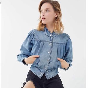 Cutest button front denim jacket 😍